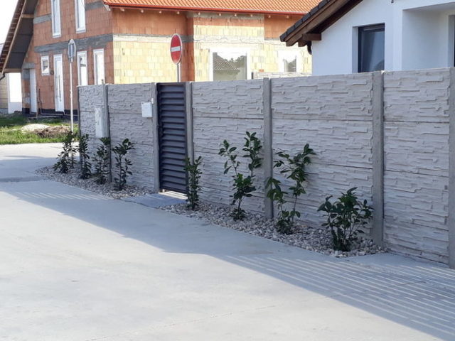 Betónový plot ako moderné oplotenie pozemku