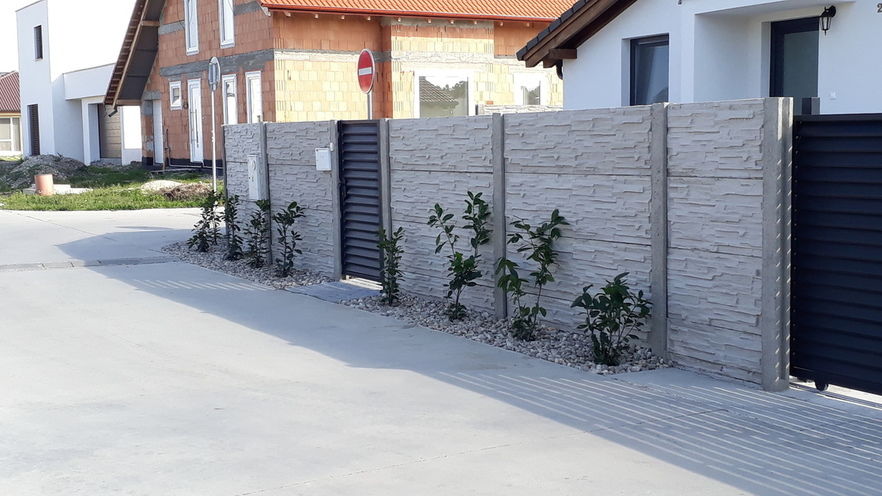Betónový plot ako moderné oplotenie pozemku